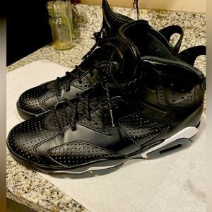 Jordan 6 retro black cat size 10 1/2 like new worn 1 time nothing wrong 200obo